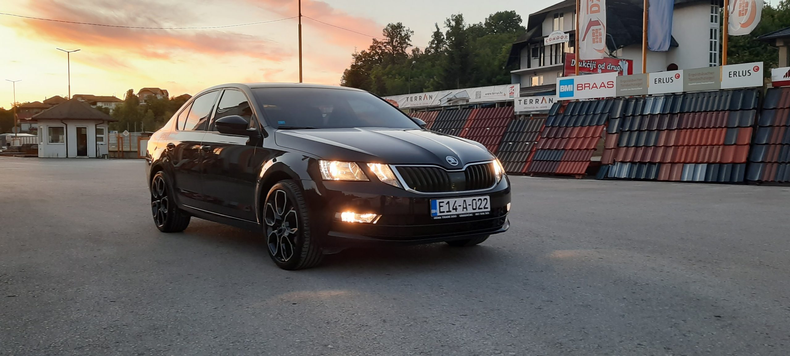 RENT-A-CAR ŠKODA OCTAVIA  1.6 MPI