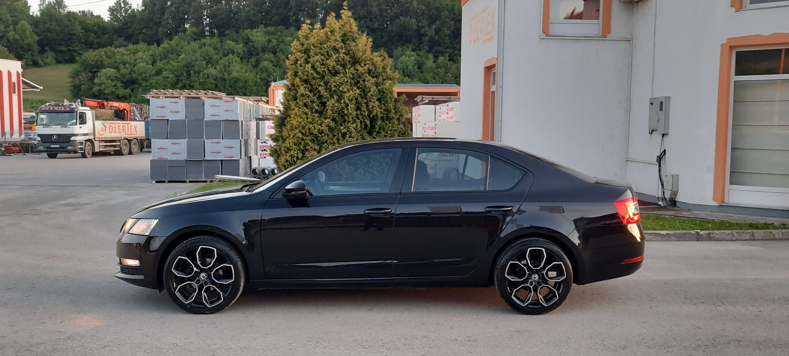 RENT-A-CAR ŠKODA OCTAVIA  1.6 MPI